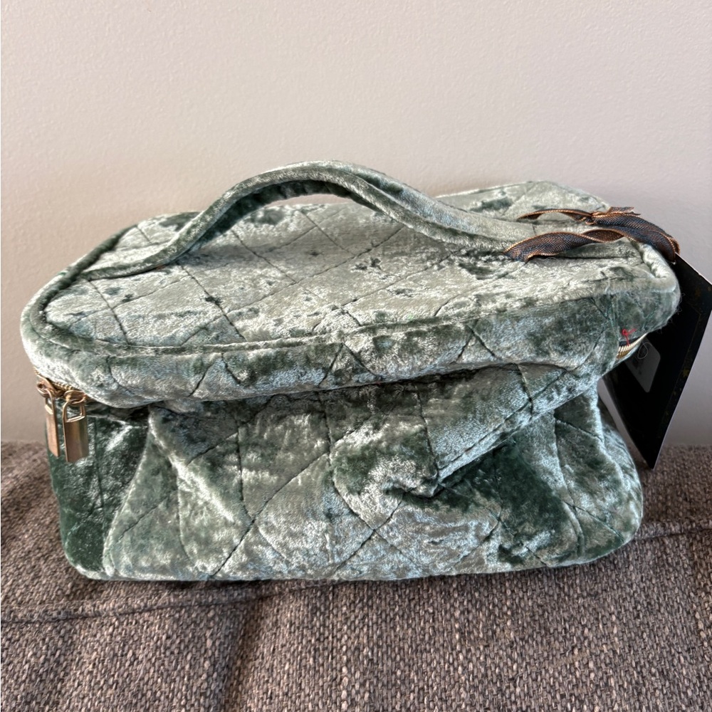 NWT!! Pottery Barn Teen Harry Potter Slytherin Green Velvet Train Case - Picture 4 of 7